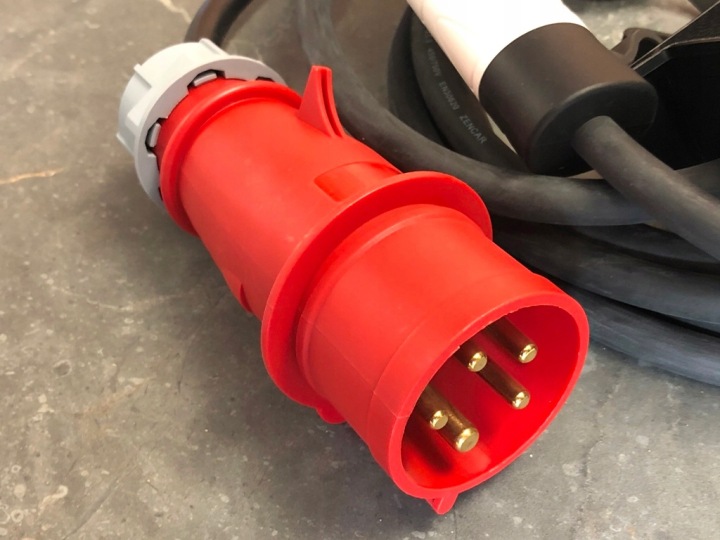 CHARGEUR ÉLECTRIQUE MUFA 32A 380V 7KW TYPE 1 USA KANADA SAEJ1772 IEC61851