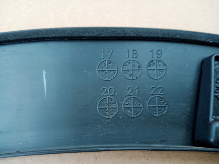 MITSUBISHI ECLIPSE CROSS DROITE MOULURE GARDE-BOUE ARRIÈRE