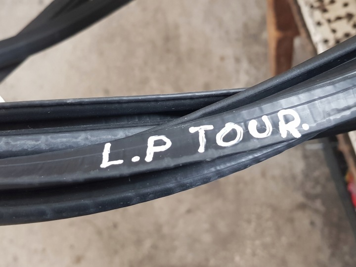 JOINT D'ÉTANCHÉITÉ PORTES GAUCHE AVANT CONDUCTEUR VW TOURAN I 2003-2015 EN BON ÉTAT