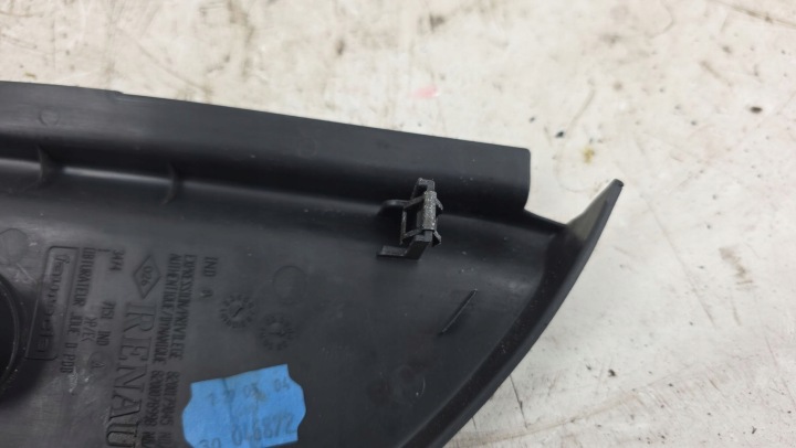 ZASLAPKA LATÉRALE TABLEAU DE BORD INSTRUMENTATION RENAULT MEGANE II 8200179045 AVANT