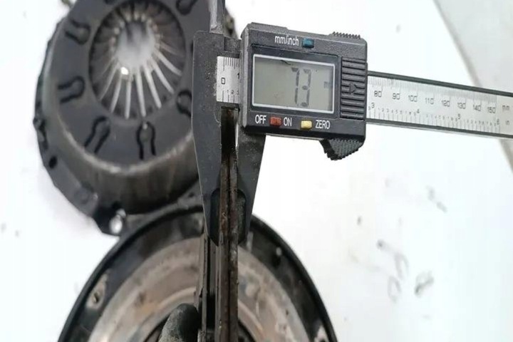 ENSEMBLE ADHÉRENCE AUDI A4 (8D2, B5) 059141031 2.5L DIESEL 110KW 2000