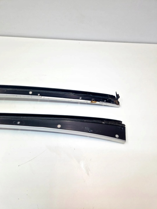 DROITE MOULURE VERTICALE AVANT VITRES MERCEDES-BENZ SL (R129) A1296900139