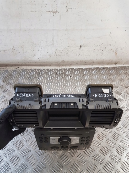 RADIO 13233926 MONITEUR GRILLES 13275272 OPEL VECTRA C