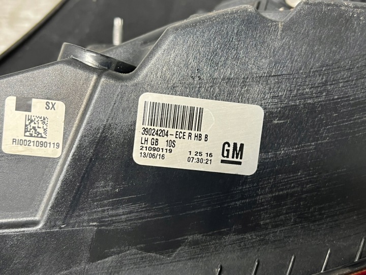 OPEL INSIGNIA A HAYON LIFT PHARE GAUCHE ARRIÈRE GAUCHE ARRIÈRE 39024204