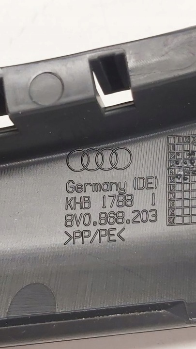 PROTECTION MONTANTS A GAUCHE GARNITURE AUDI A3 RS3 S3 8V 8V0868203