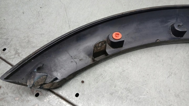 REVÊTEMENT AILE DROIT AVANT VOLVO XC70 I 00-04R
