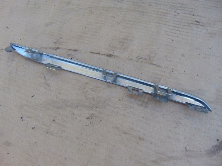 MOULURE CHROME CALANDRE GAUCHE MERCEDES W205 A2058880173