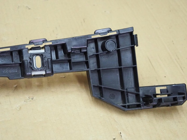 W206 MERCEDES GLISSIÈRE RENFORCEMENT A2068851904