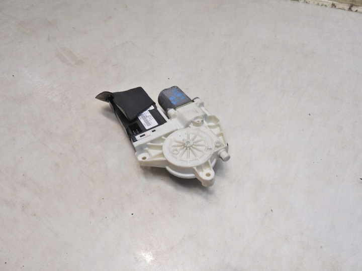 PETIT MOTEUR VITRES DROIT AVANT RENAULT LATITUDE 5556210200