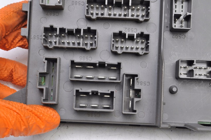 LAND ROVER FREELANDER L314 BOÎTE FUSIBLES 518823208