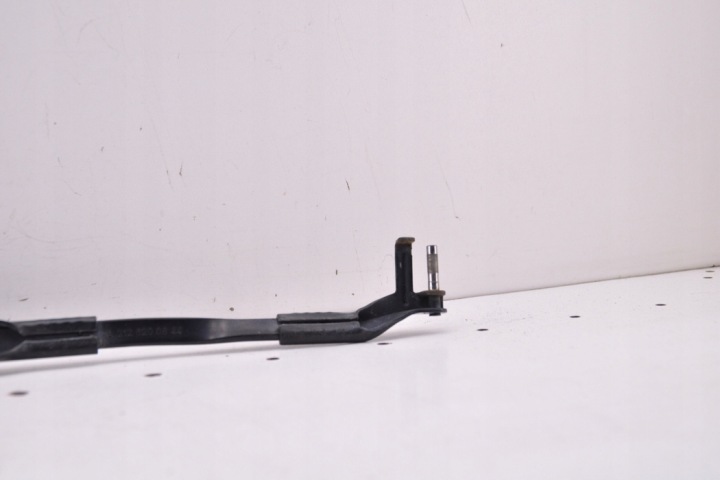ESSUIE-GLACES AVANT MERCEDES-BENZ E (W212) A2128200844 2.1L DIESEL 125KW