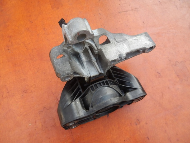 COUSSIN POIGNÉE MOTEUR RENAULT CLIO IV 1.5DCI 18R