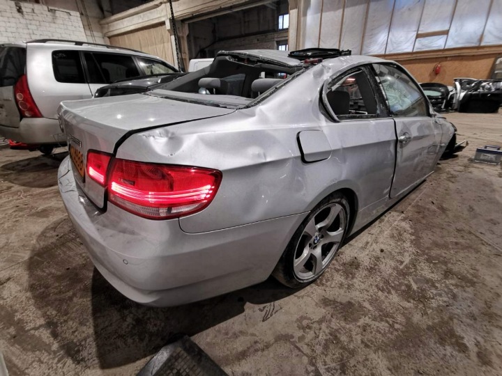 BMW 3-SERIES DÉFLECTEURS AIR VERS CABINES 2007 2.5L E3222W E 3222W, 6422915117