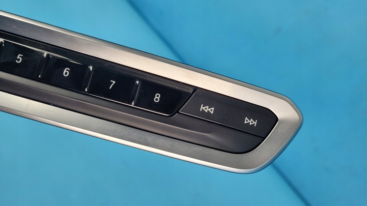 BMW X6 III G06 21R PANNEAU COMMUTATEUR RADIO 5A47C31