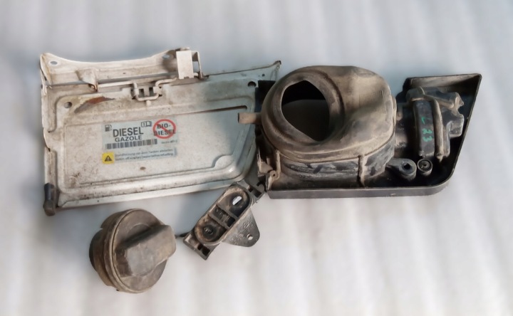 VW T5 T5.1 LIFT CLAPET GOULOTTE DE REMPLISSAGE CARBURANTS INFÉRIEURE TÔLE