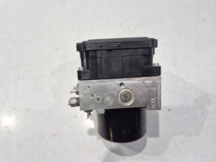 POMPE ABS RENAULT MEGANE III SCENIC III 3 476605724R 28.5612-5803.3