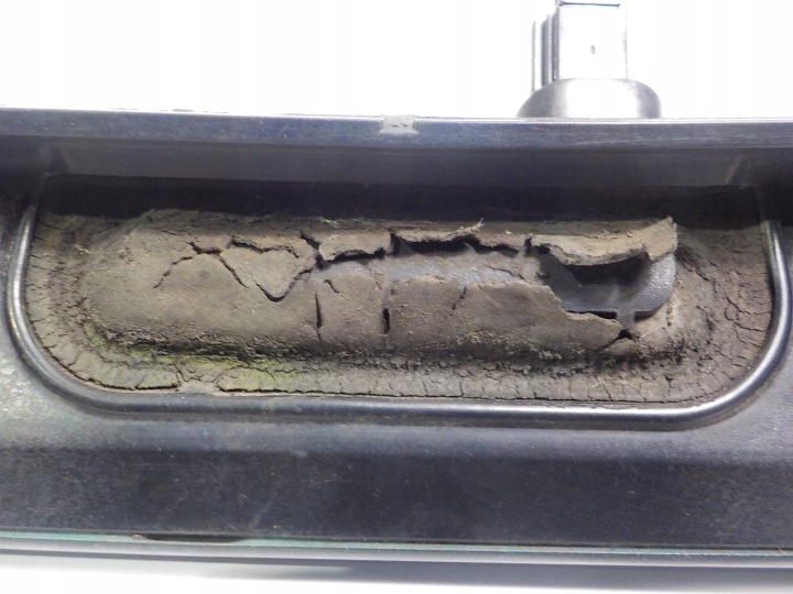 MINI COOPER R56 CACHE COUVERCLES DE COFFRE MOULURE 7151140