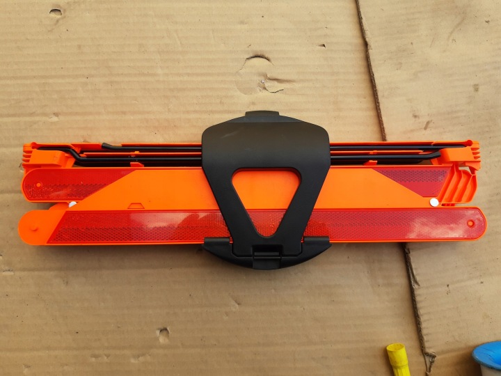 MERCEDES 204 212 218 207 TRIANGLE DE SIGNALISATION