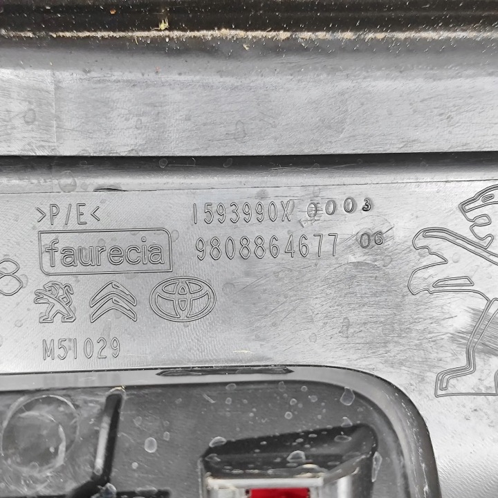 PARE-CHOCS ARRIÈRE VIVARO C 9808864677
