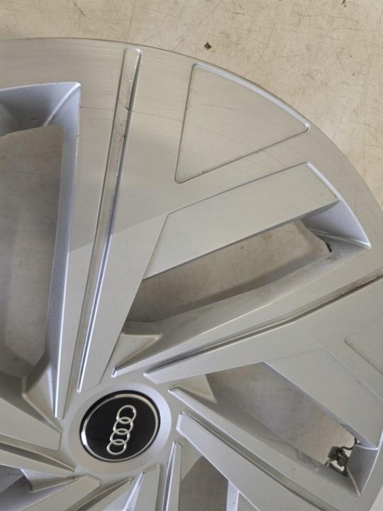 CHAPEAU AUDI Q4 19- R19 89A601147A