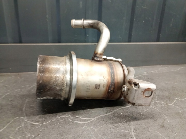 VOLKSWAGEN CADDY RADIATEUR GAZ D'ÉCHAPPEMENT EGR 04L131512G
