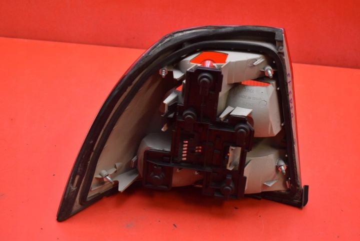 PHARE DROITE ARRIÈRE ARRIÈRE 62145 OPEL VECTRA B BERLINE LIFT 99-02