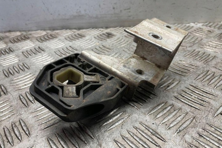 FIXATION RADIATEUR BMW 3 (F30, F80) 8620732 2.0L DIESEL 2013