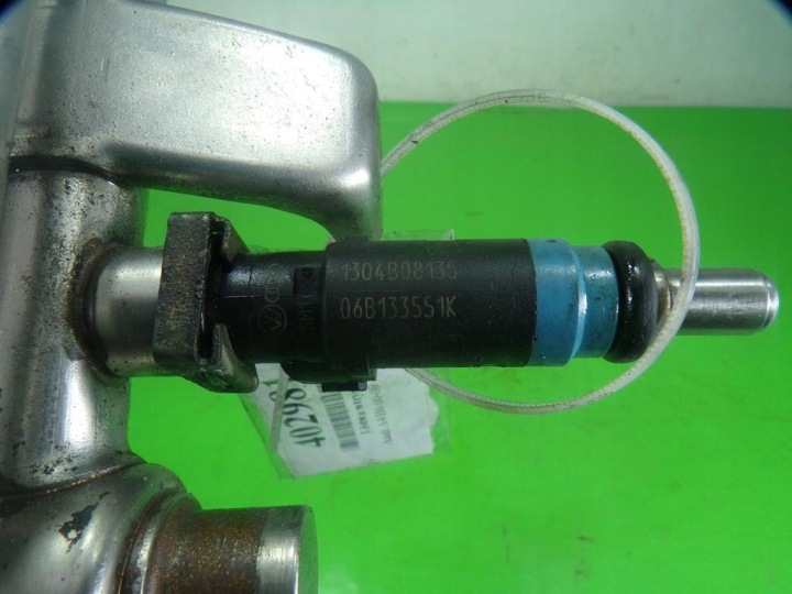 AUDI A4 B6 2.0 ALT 130KM MOULURE INJECTION 06B133551