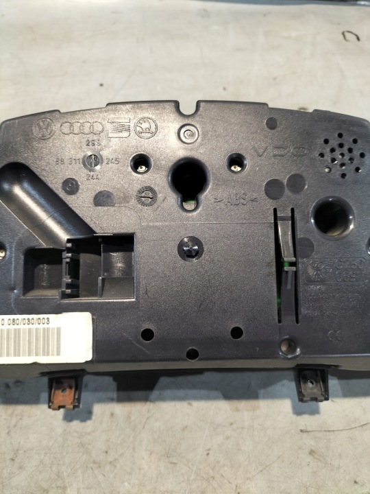 VW SHARAN 1.9 TDI COMPTEUR TABLEAU DE BORD 7M3920800C