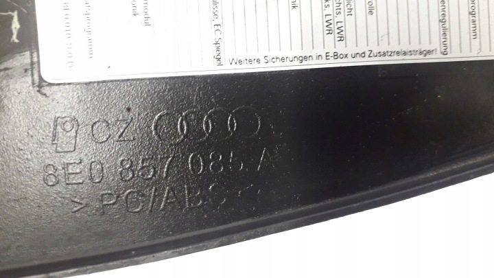 AUDI A4 B6 B7 PROTECTION LATÉRALE TABLEAU DE BORD GAUCHE 8E0857085A