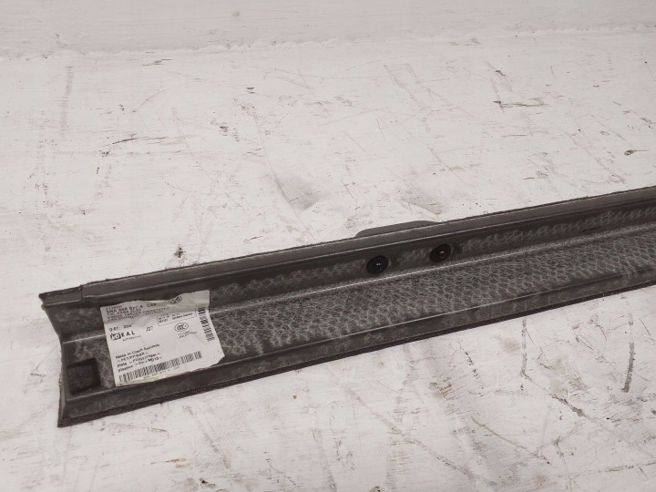 ÉLÉMENT GARNITURE DE PORTE COUVERCLES DE COFFRE VOLKSWAGEN TIGUAN 5NA868077A