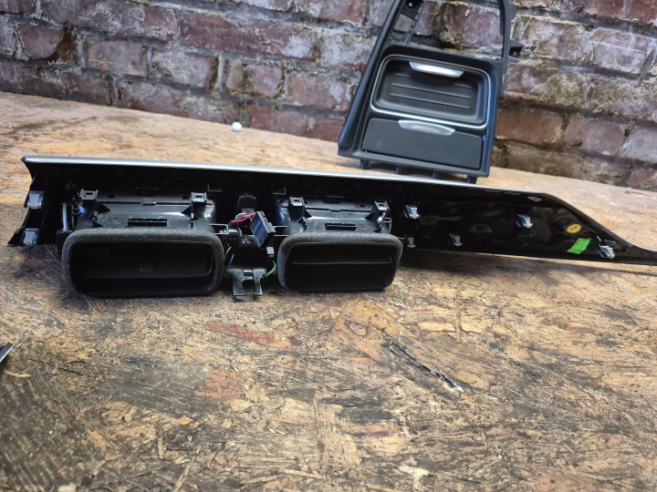 BMW F32 MOULURE INTÉRIEURE DÉCOR CONSOLE CENTRALE GRILLES CONDUIT D'AIR UK 9218552