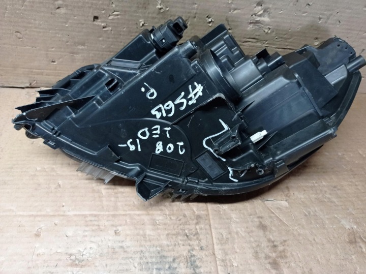 PHARE PROJECTEUR DROIT PEUGEOT 208 2019-
