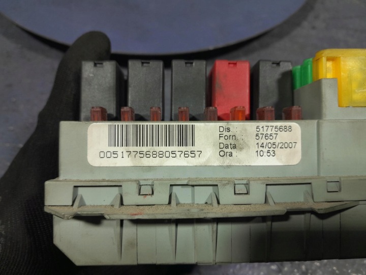 FIAT BRAVO II BOÎTE FUSIBLES 51775688