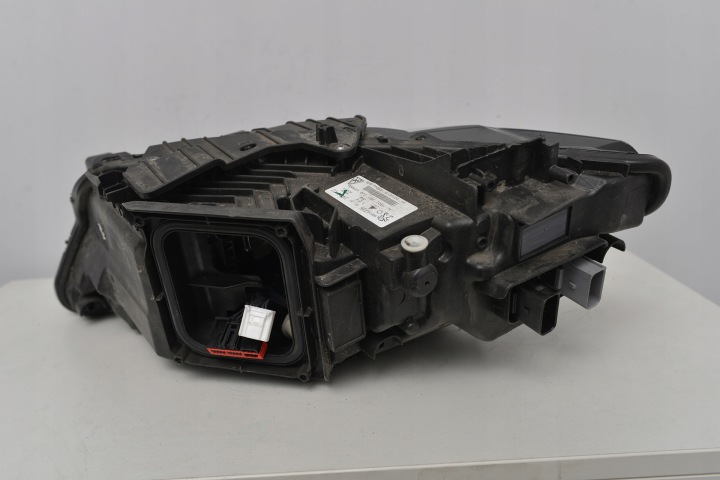 PEUGEOT 308 T10 PHARE AVANT DROITE EUROPE 98516735
