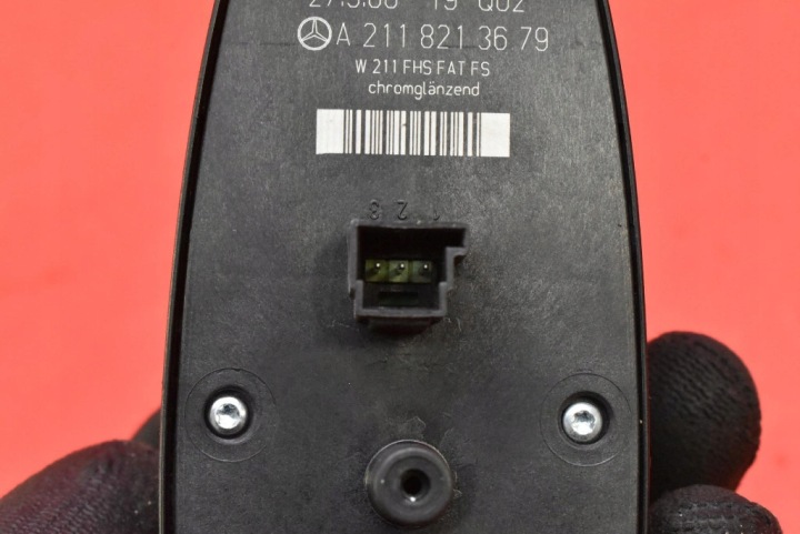 PANNEAU COMMANDE VITRE EUROPE A2118213679 MERCEDES CLS C219 BERLINE 04-08