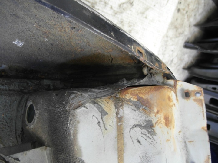 MERCEDES SL107 107 R107 SANS CORROSIONS ENTIER AILE AVANT GAUCHE NR70