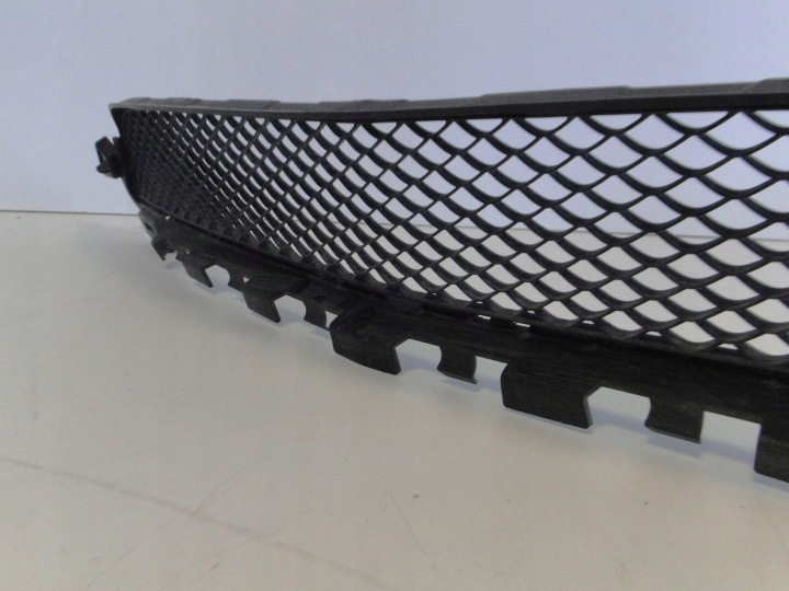 MERCEDES GRILLE CENTRALE PARE-CHOCS A2058850423 C CLASSE 205