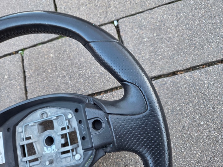 PEUGEOT 308 T7 VOLANT CUIR ORIGINAL 96855851ZD 07-2013 EN BON ÉTAT