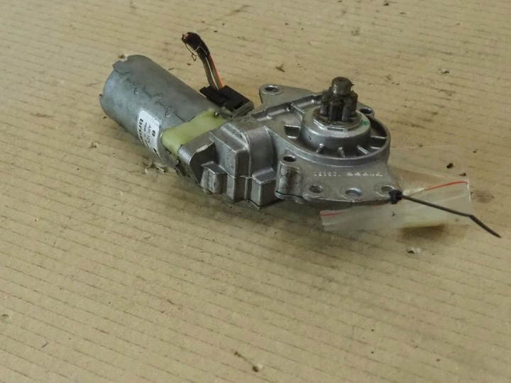 PETIT MOTEUR SIÈGES DROIT AVANT SKODA SUPERB I EUROPE 3B0959762AG