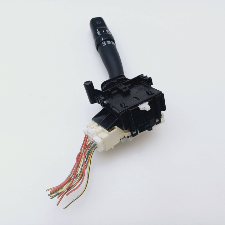 MANETTE COMMUTATEUR CLIGNOTANTS TOYOTA AVENSIS II T250 173650 NR842