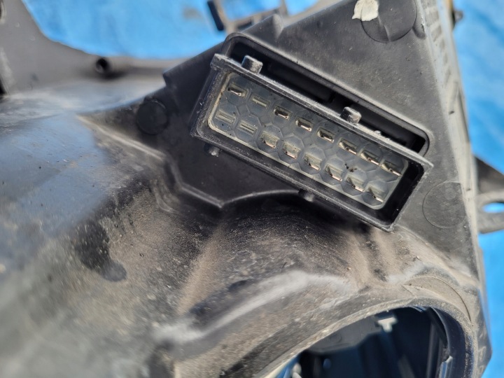 OPEL-CZESCI MERIVA B PROJECTEUR DROIT PHARE AVANT LENTILLE EUROPE 13253636