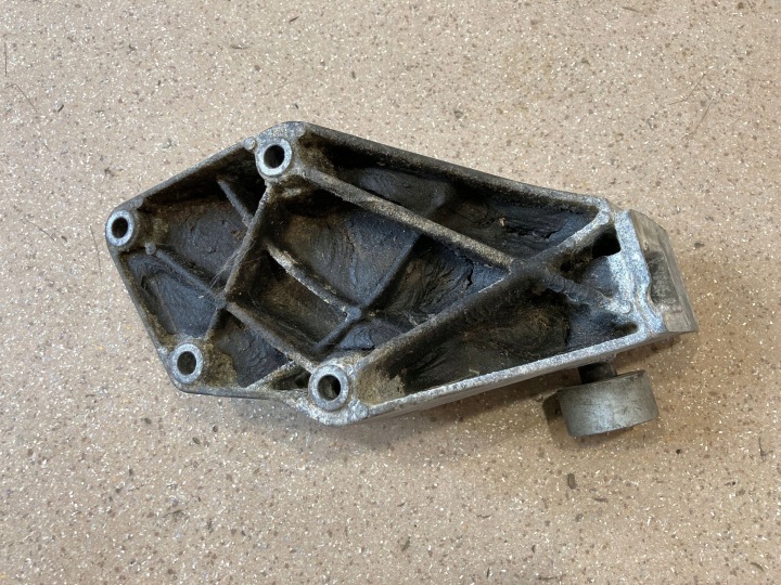 POIGNÉE MOTEUR GAUCHE CÔTÉ BMW 3 G20 G21 6861559