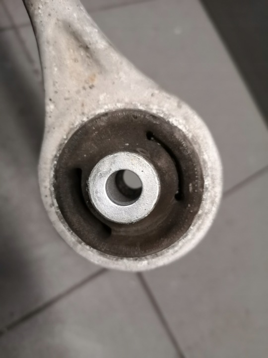 BRAS DE SUSPENSION SUPÉRIEUR AVANT AUDI A8 D2 4D0407507G