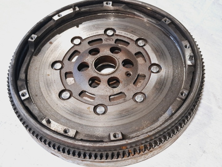 EMBRAYAGE VOLANT BIMASSE VW GOLF V 5 1K0 1.9 TDI BKC 03G105264E 03G141031K