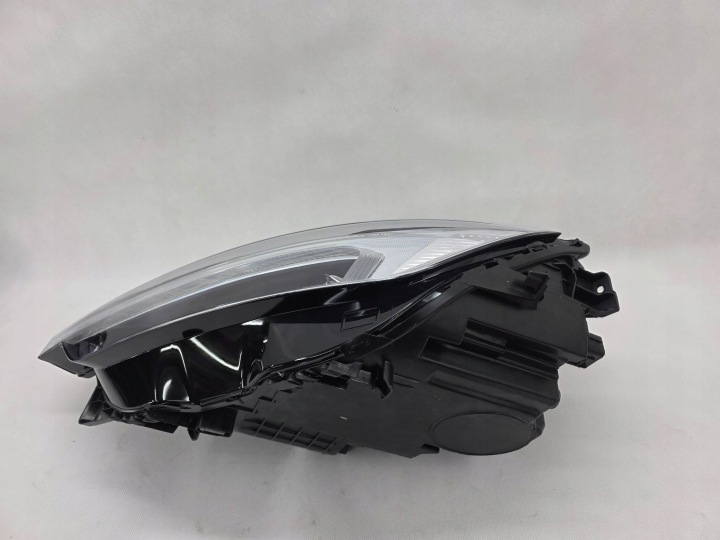 VOLVO XC60 2 II LIFT PHARE AVANT GAUCHE COMPLET LED MID EUROPE 32404709