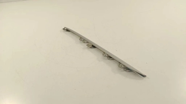 DROITE MOULURE PARE-CHOCS AVANT MERCEDES-BENZ A (W176) A1768850721 2.0L