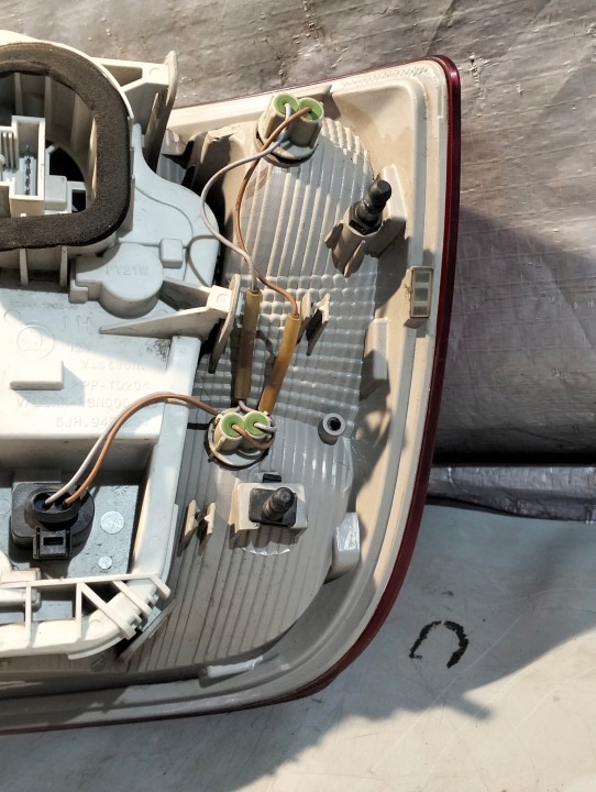 PHARE ARRIÈRE GAUCHE SKODA RAPID 2015A OE 5JH945095