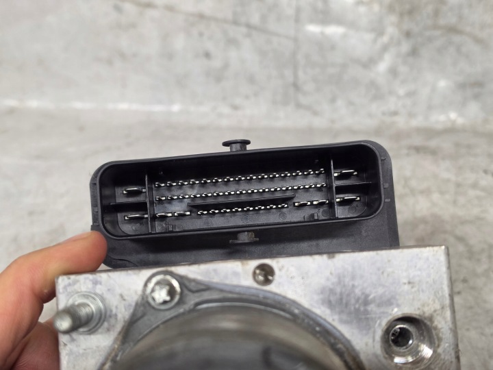 POMPE ABS OPEL INSIGNIA B 84663642 323666362 ORIGINAL