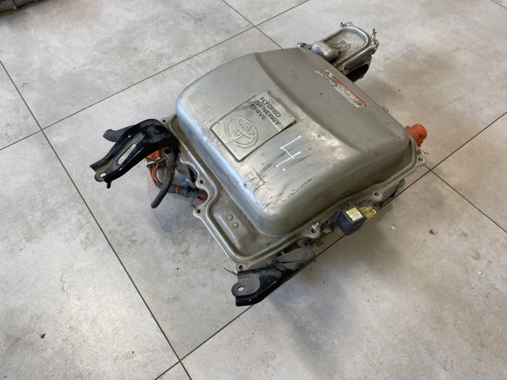 TOYOTA PRIUS II CONVERTISSEUR INWERTER G9200-47111